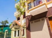 Lắp cửa cuốn hợp phong thủy cho nhà phố