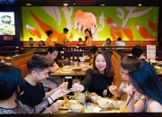  Cạnh tranh 'nghẹt thở', trung tâm mua sắm tăng ứng dụng công nghệ