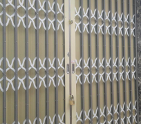 CỬA KÉO SẮT CÓ LÁ ĐÀI LOAN U 1.2LY